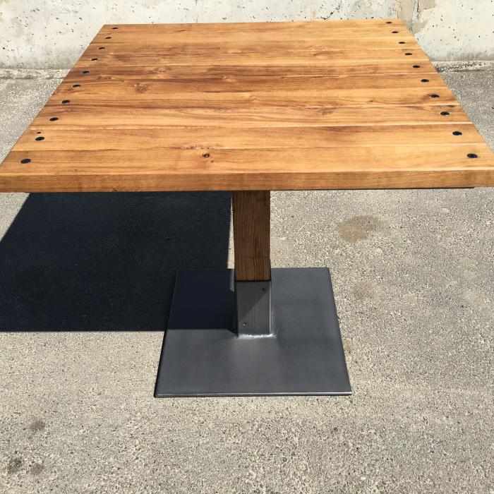BAFFLE TABLE