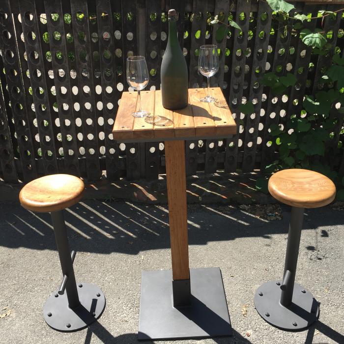 BAFFLE BAR TABLE