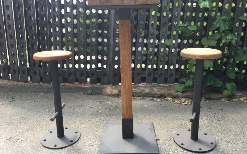 BAFFLE BAR TABLE