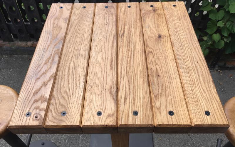 BAFFLE BAR TABLE