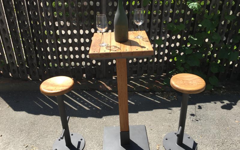 BAFFLE BAR TABLE