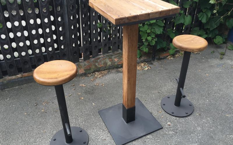 BAFFLE BAR TABLE