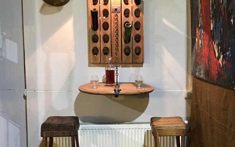 CASTLE TABLE