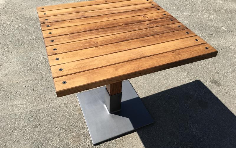 BAFFLE TABLE