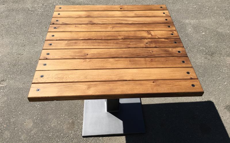 BAFFLE TABLE