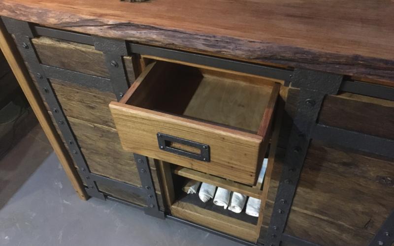 WINE COMMODE